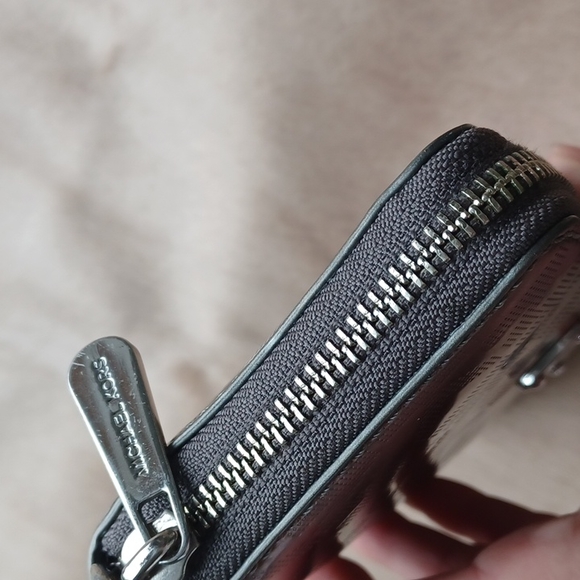 Michael Kors  wallet - Picture 7 of 16